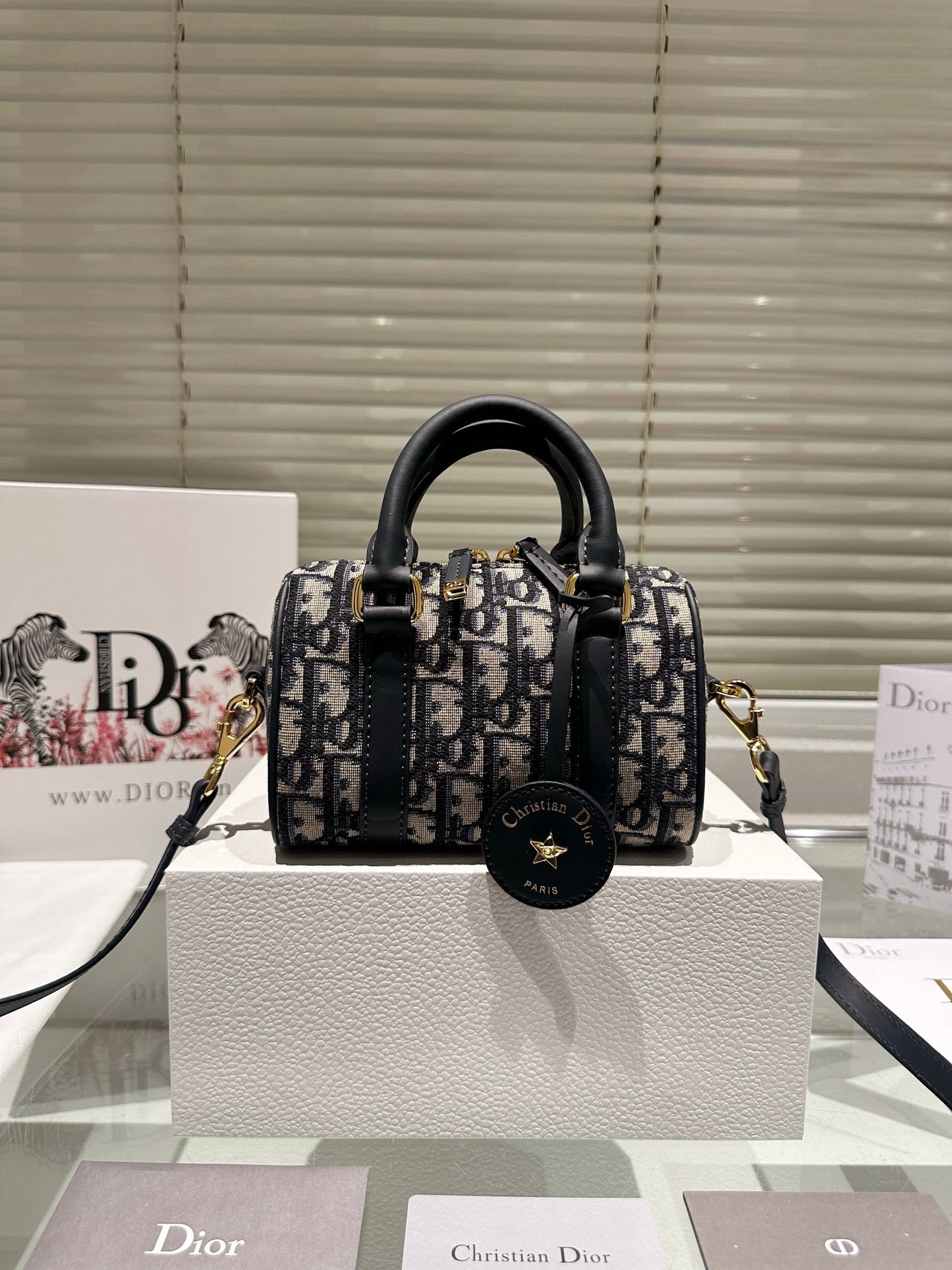 Dior Groove 17
Jacquard Dior Oblique blu