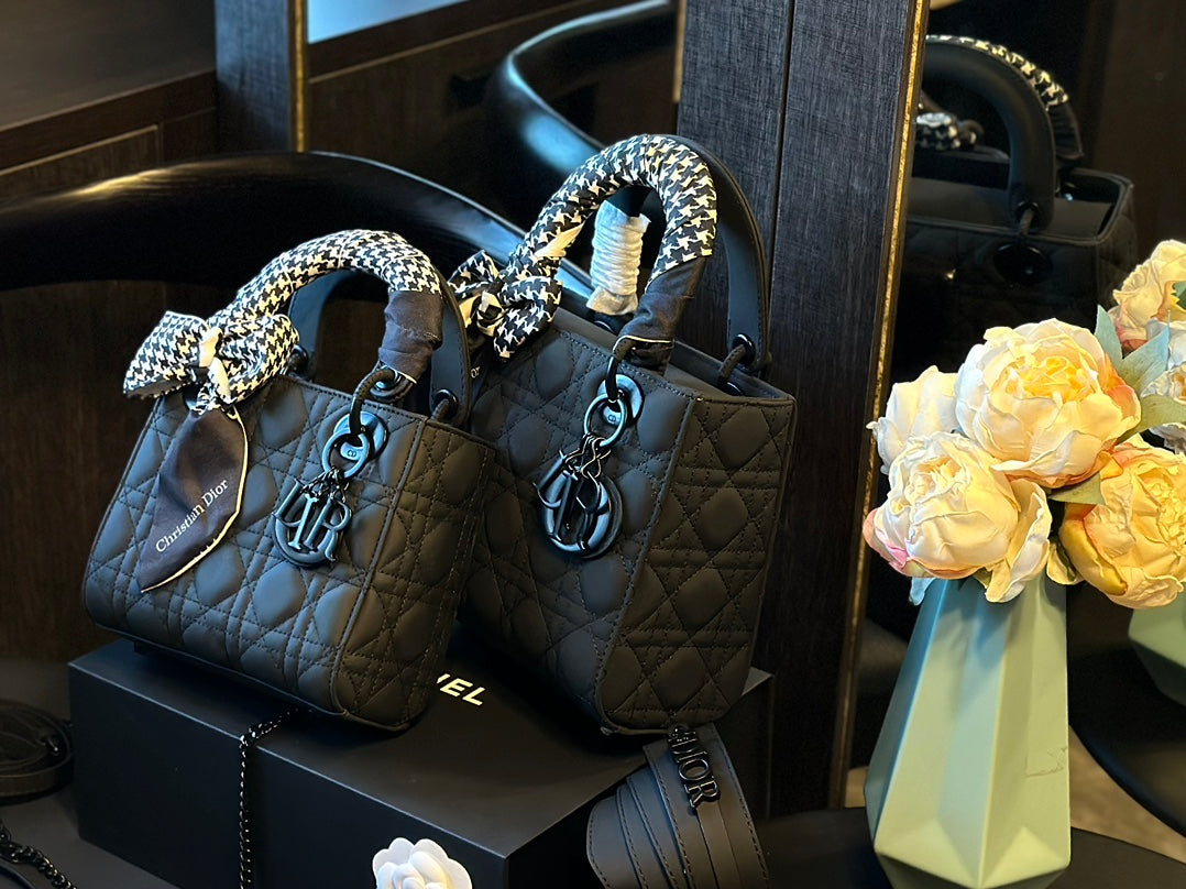 Matte Lady D princess bag