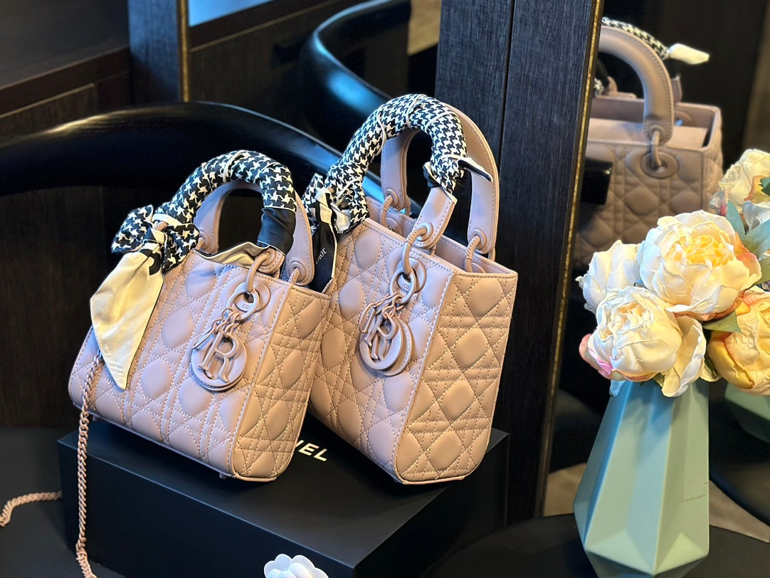 Matte Lady D princess bag
