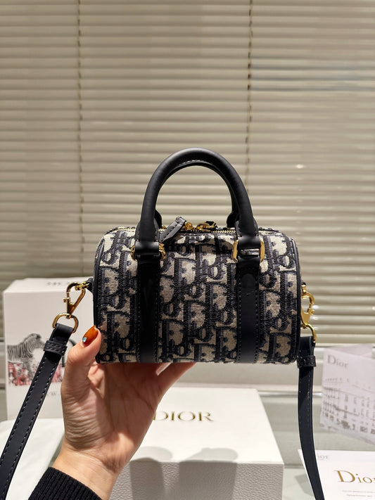 Dior Groove 17
Jacquard Dior Oblique blu