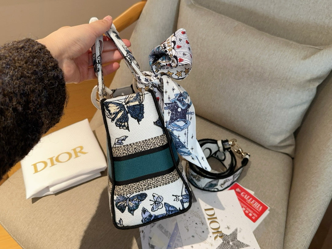 Dior D-lite medium blue bag